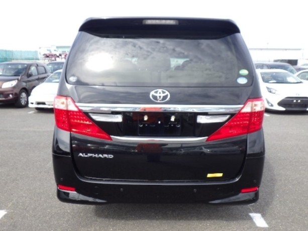 toyota-alphard-big-3