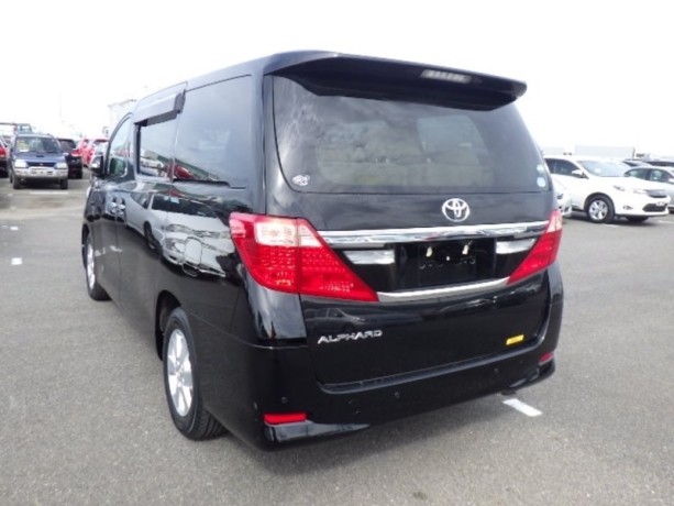 toyota-alphard-big-2