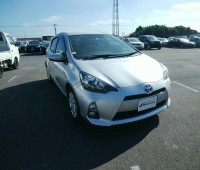 toyota-aqua-small-4