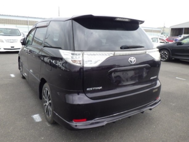 toyota-estima-big-1