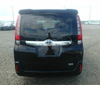 toyota-noah-small-2