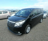 toyota-noah-small-6