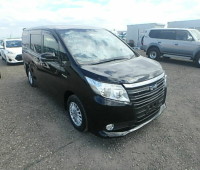 toyota-noah-small-0