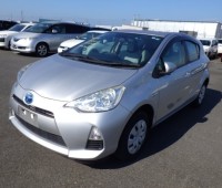 toyota-aqua-small-4