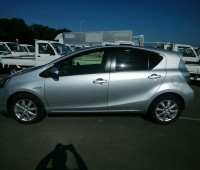 toyota-aqua-silver-small-3