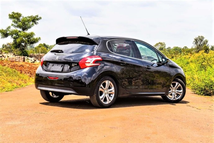 peugeot-208-big-0