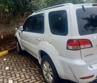 ford-everest-small-3