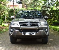 toyota-fortuner-small-0