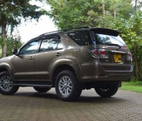 toyota-fortuner-small-4