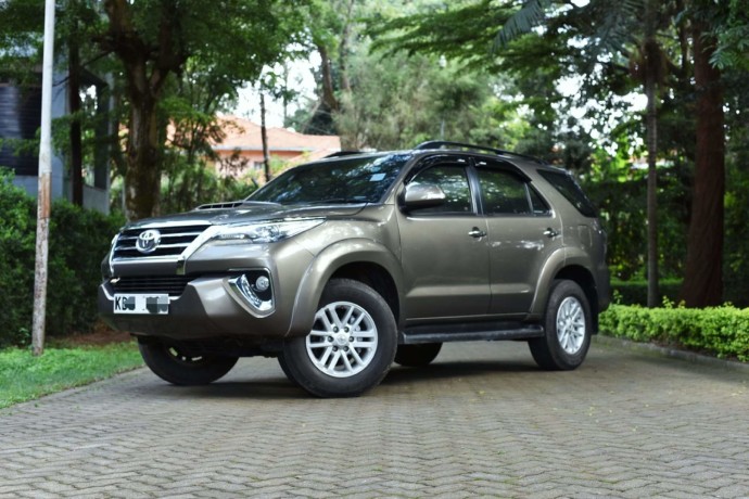 toyota-fortuner-big-1