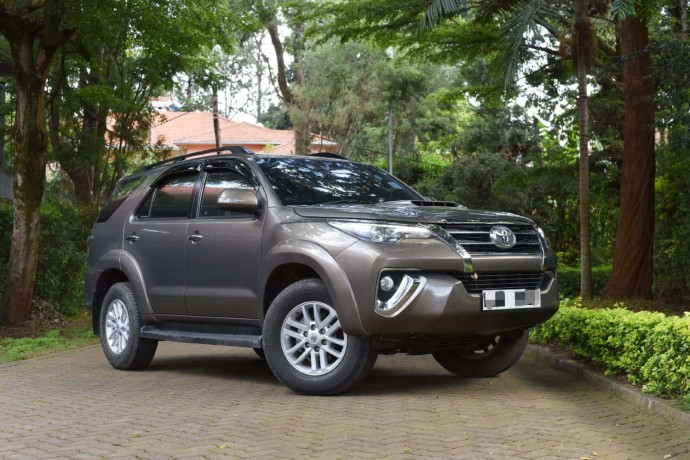 toyota-fortuner-big-2