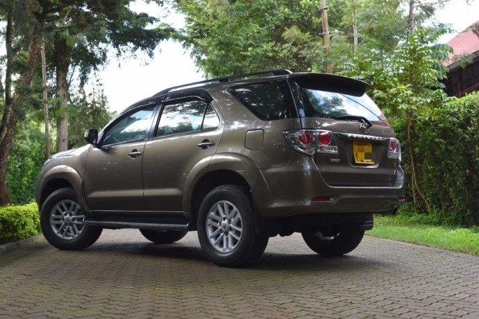 toyota-fortuner-big-4