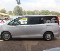 toyota-noah-small-5