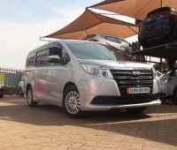 toyota-noah-small-0