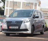 toyota-noah-small-1