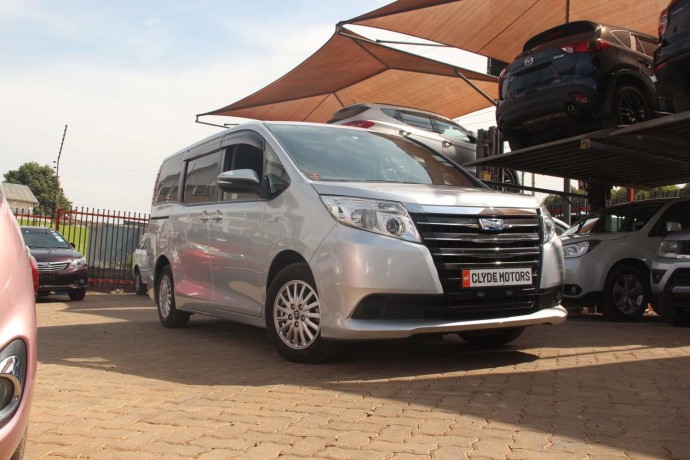 toyota-noah-big-0