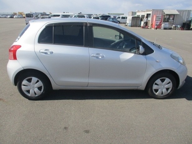 toyota-vitz-big-2