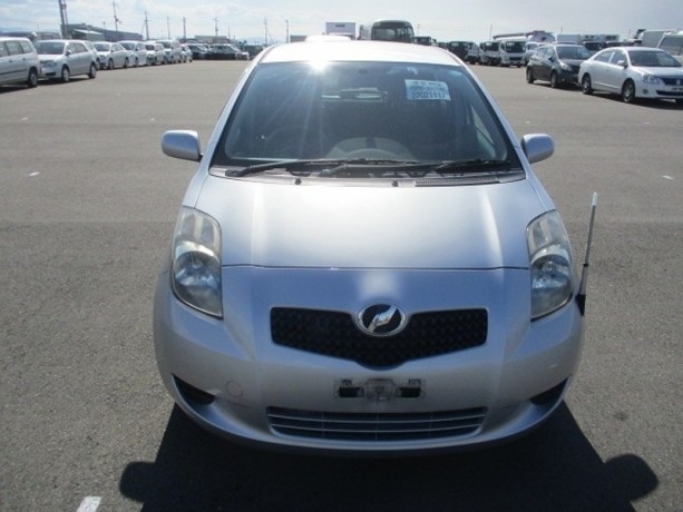 toyota-vitz-big-3