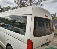 toyota-hiace-small-4