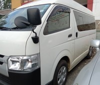 toyota-hiace-small-0