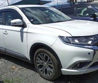 mitsubishi-outlander-small-1