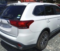 mitsubishi-outlander-small-2