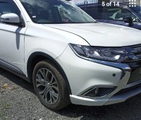 mitsubishi-outlander-small-5