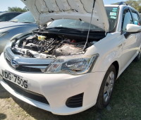 toyota-fielder-hybrid-small-1