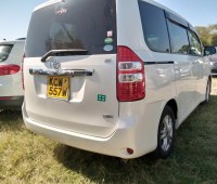 toyota-noah-small-1