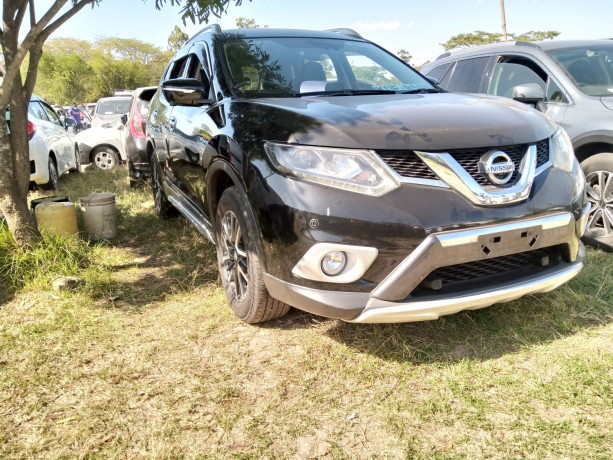 nissan-xtrail-big-0