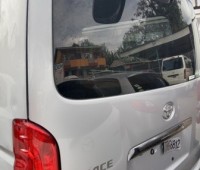 toyota-hiace-diesel-small-4