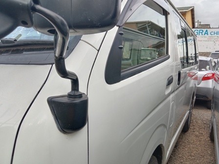 toyota-hiace-petrol-white-big-1