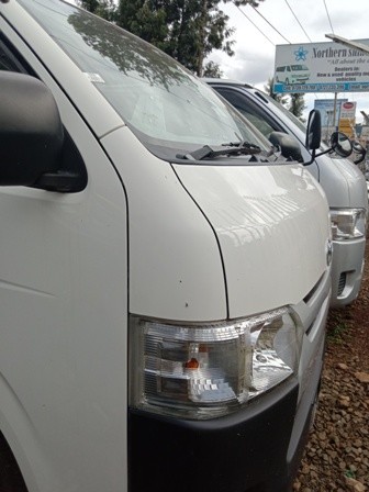 toyota-hiace-petrol-white-big-0