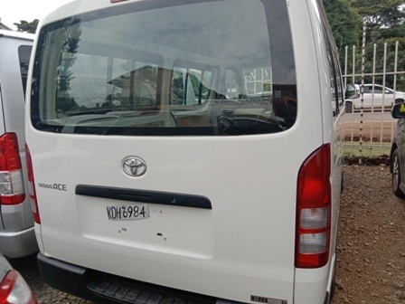 toyota-hiace-petrol-white-big-4