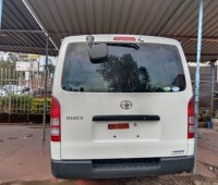 toyota-hiace-small-7