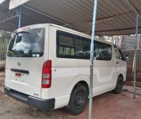 toyota-hiace-small-1