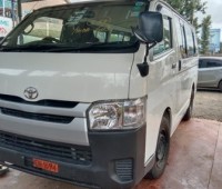 toyota-hiace-small-0