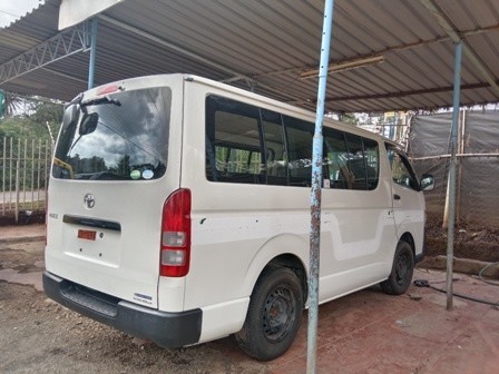 toyota-hiace-big-1