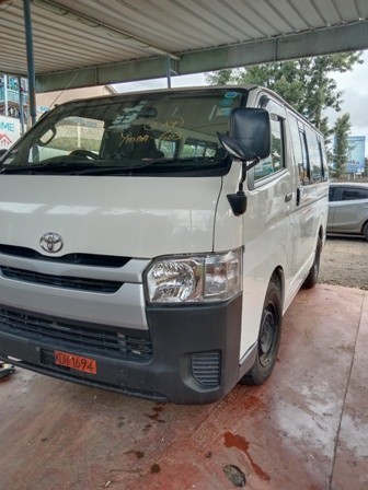 toyota-hiace-big-0