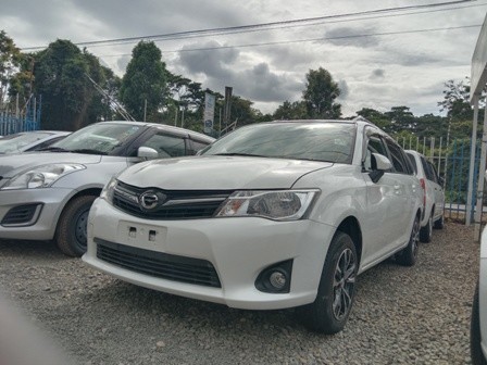 toyota-fielder-hybrid-big-2