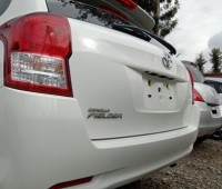 toyota-fielder-hybrid-small-5