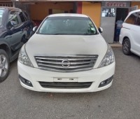 nissan-teana-small-0