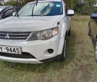 mitsubishi-outlander-small-0