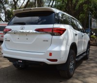 toyota-fortuner-small-4