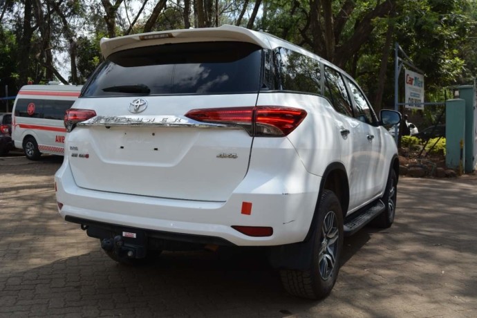 toyota-fortuner-big-4