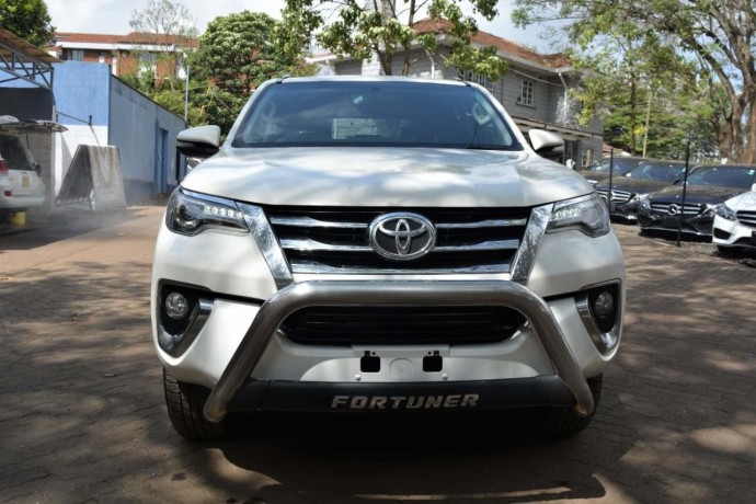 toyota-fortuner-big-1