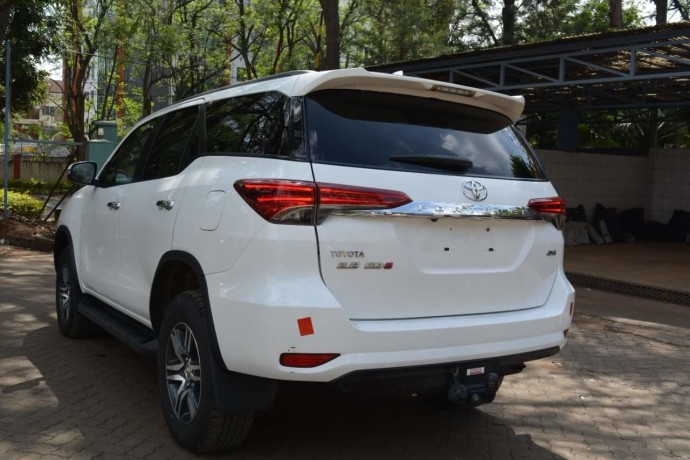 toyota-fortuner-big-2