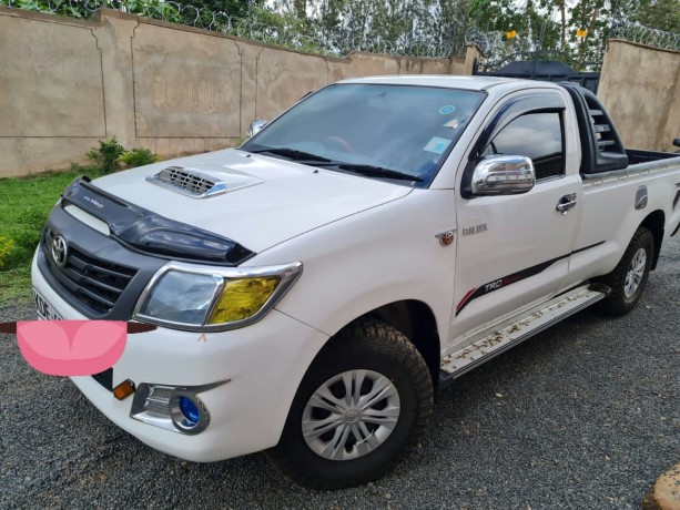 toyota-hilux-big-0