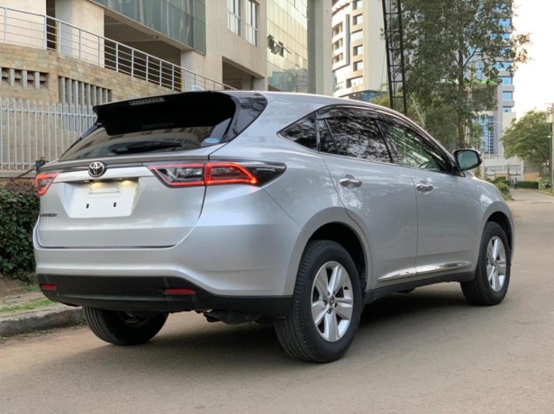 toyota-harrier-big-2