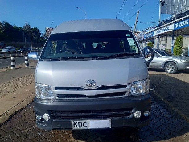 toyota-hiace-shark-big-5